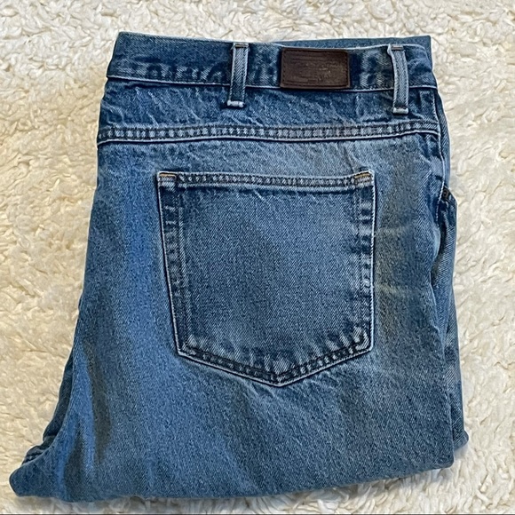 LL Bean Classic Fit Jeans Mens 44X29(28) Med Wash Straight Leg Distressed - Picture 8 of 8